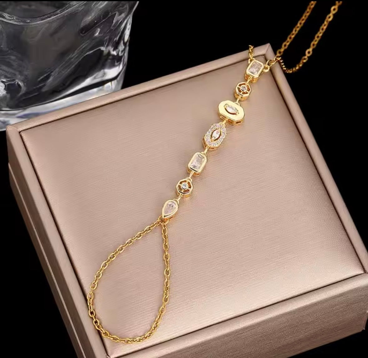 CHAÎNE DE MAIN BLANCA